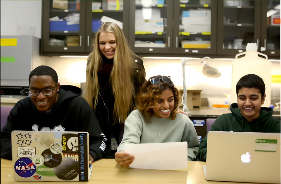 Students on laptops in lab